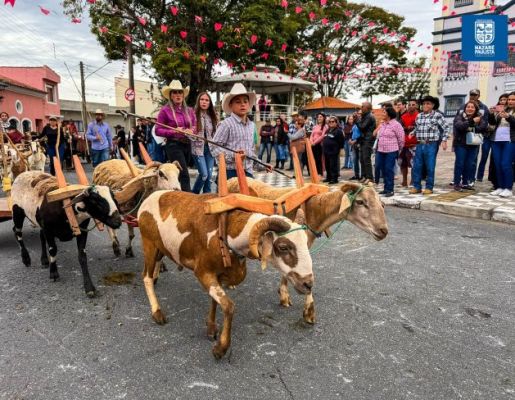 Foto - Chegada da Paçoca emociona Nazaré Paulista com fé, tradição e música no início da Festa do Divino 2025
