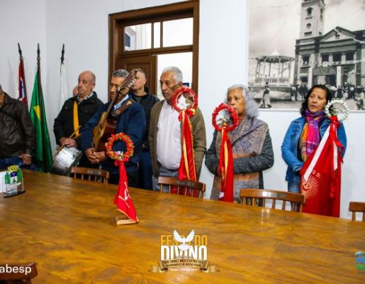 Foto - Prefeito e vice recebem a Benção no Paço Municipal - Festa do Divino 2023