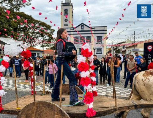 Foto - Chegada da Paçoca emociona Nazaré Paulista com fé, tradição e música no início da Festa do Divino 2025
