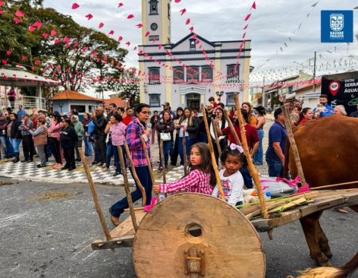 Foto - Chegada da Paçoca emociona Nazaré Paulista com fé, tradição e música no início da Festa do Divino 2025