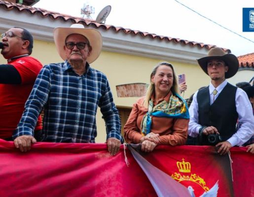 Foto - Chegada da Paçoca emociona Nazaré Paulista com fé, tradição e música no início da Festa do Divino 2025