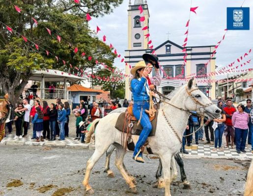 Foto - Chegada da Paçoca emociona Nazaré Paulista com fé, tradição e música no início da Festa do Divino 2025