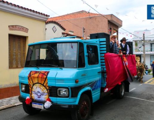 Foto - Chegada da Paçoca emociona Nazaré Paulista com fé, tradição e música no início da Festa do Divino 2025