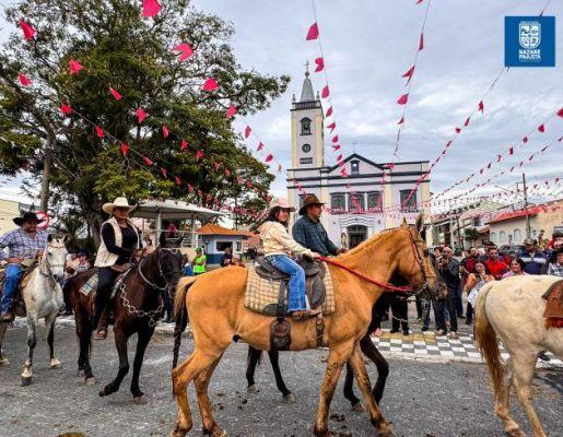 Foto - Chegada da Paçoca emociona Nazaré Paulista com fé, tradição e música no início da Festa do Divino 2025