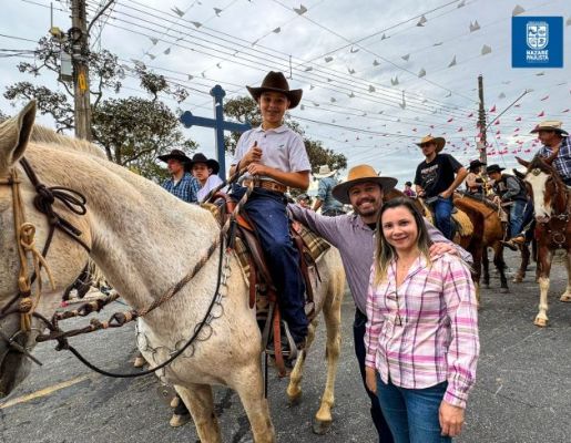 Foto - Chegada da Paçoca emociona Nazaré Paulista com fé, tradição e música no início da Festa do Divino 2025