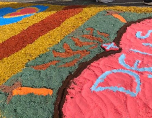 Nazaré Paulista celebra Corpus Christi com Tradicional confecção de tapetes