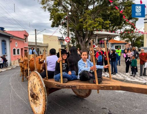 Foto - Chegada da Paçoca emociona Nazaré Paulista com fé, tradição e música no início da Festa do Divino 2025