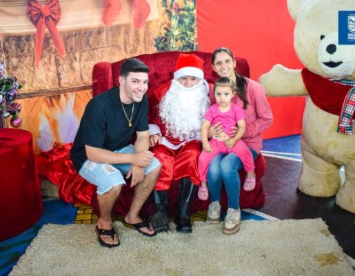 Foto - Inesquecível: chegada do Papai Noel reforça a magia do Natal em Nazaré Paulista