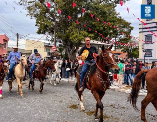 Foto - Chegada da Paçoca emociona Nazaré Paulista com fé, tradição e música no início da Festa do Divino 2025