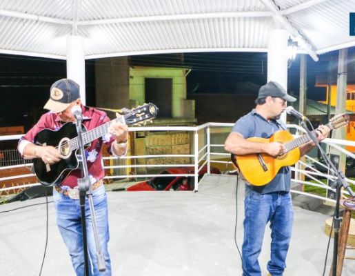 Foto - Tony Viola & Fábio Reis realizam grande apresentação na praça da Igreja matriz