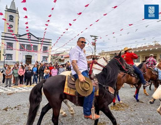 Foto - Chegada da Paçoca emociona Nazaré Paulista com fé, tradição e música no início da Festa do Divino 2025