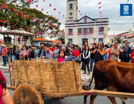 Foto - Chegada da Paçoca emociona Nazaré Paulista com fé, tradição e música no início da Festa do Divino 2025