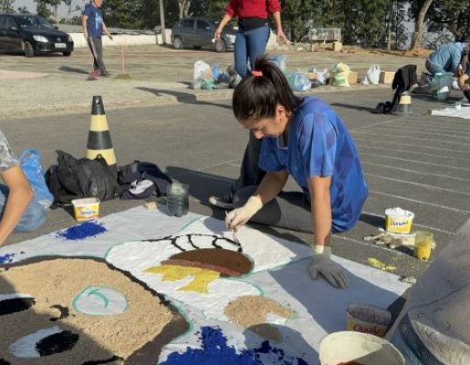Foto - Paróquia Santa Rita: Nazaré Paulista celebra Corpus Christi com tradicional confecção de tapetes
