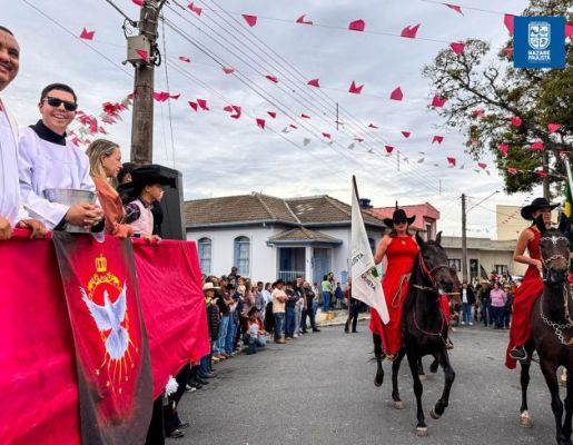 Foto - Chegada da Paçoca emociona Nazaré Paulista com fé, tradição e música no início da Festa do Divino 2025