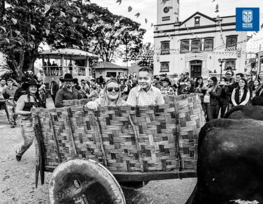 Foto - Chegada da Paçoca emociona Nazaré Paulista com fé, tradição e música no início da Festa do Divino 2025