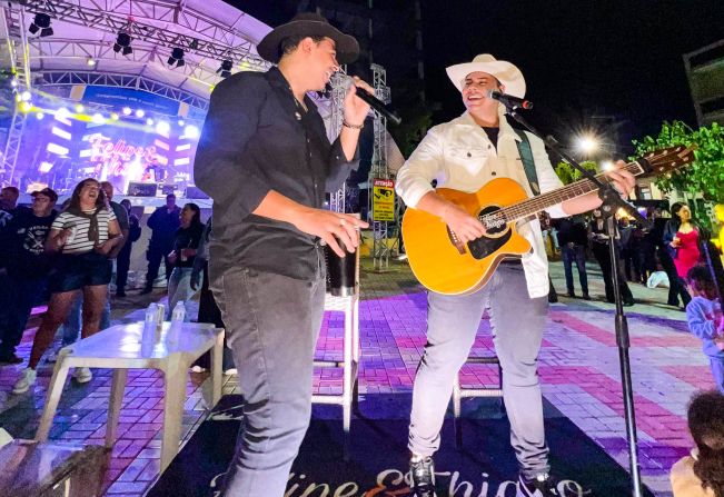 Show de Felipe & Thiago encerra em grande estilo a Festa dos 349 anos de Nazaré Paulista