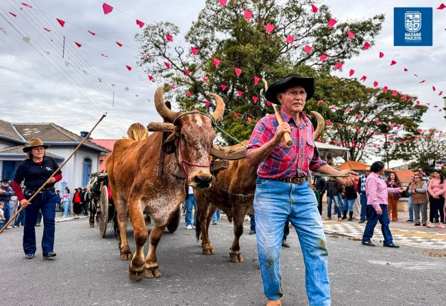 Chegada da Paçoca emociona Nazaré Paulista com fé, tradição e música no início da Festa do Divino 2025